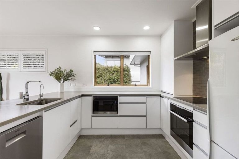 Photo of property in 127 Mellons Bay Road, Mellons Bay, Auckland, 2014