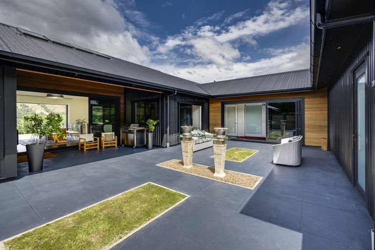 Photo of property in 103 Matangi Road, Kahuranaki, Havelock North, 4294
