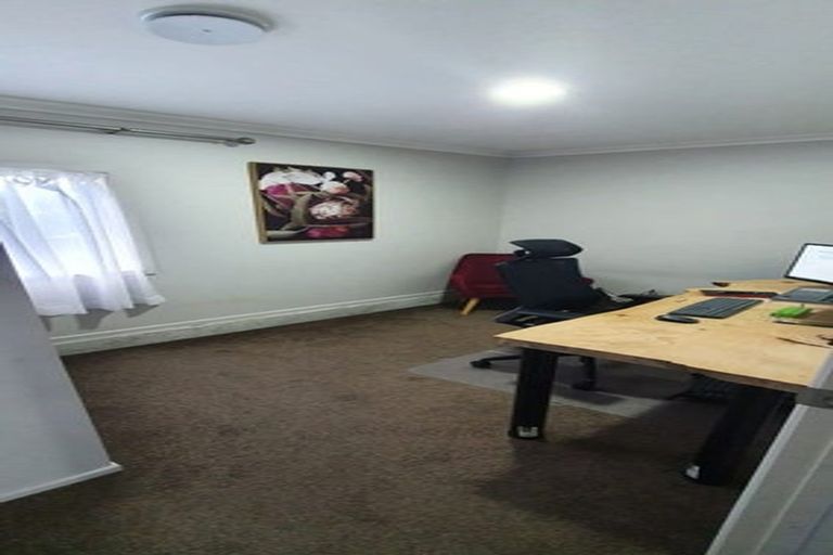 Photo of property in 2/34 Valley View Road, Glenfield, Auckland, 0629