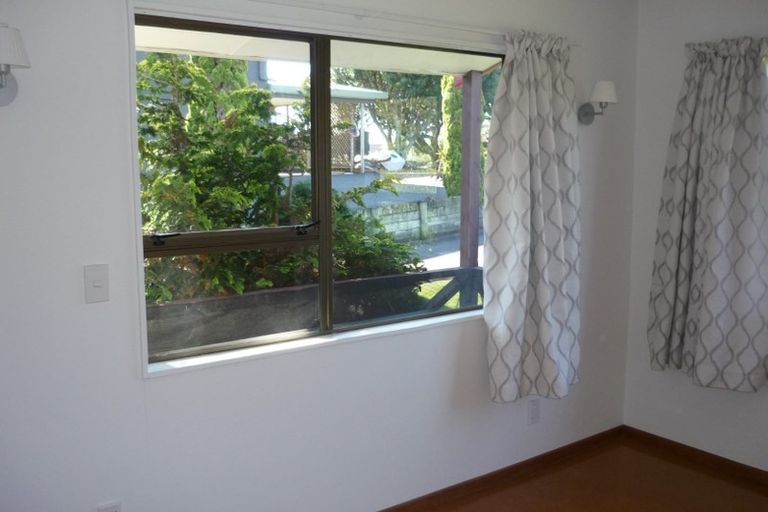 Photo of property in 22 Tindalls Bay Road, Tindalls Beach, Whangaparaoa, 0930