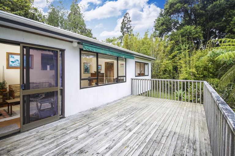 Photo of property in 29 Rimutaka Place, Titirangi, Auckland, 0604