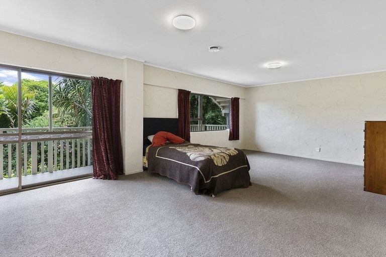 Photo of property in 18 Atarua Gardens, Waiatarua, Auckland, 0604