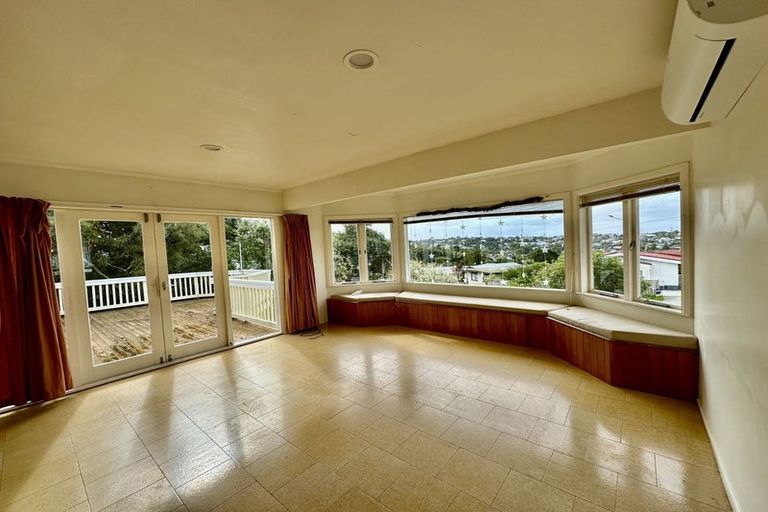 Photo of property in 4 Clematis Avenue, Murrays Bay, Auckland, 0630