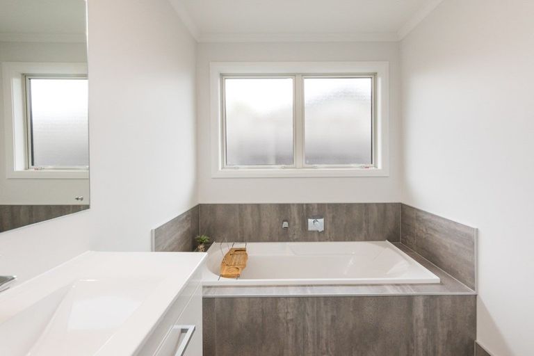 Photo of property in 10 Silicon Way, Fitzherbert, Palmerston North, 4410