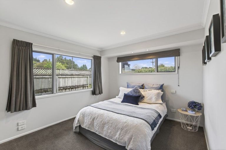 Photo of property in 2 Oakwood Drive, Highlands Park, New Plymouth, 4312