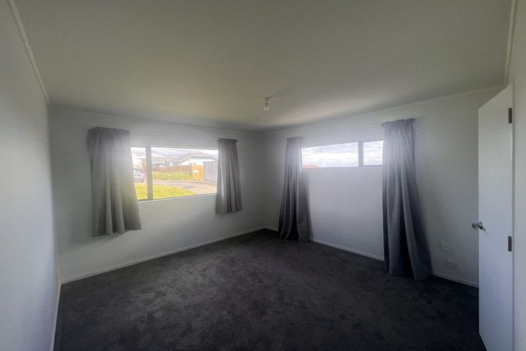 Photo of property in 17 Jasmine Grove, Maungaraki, Lower Hutt, 5010