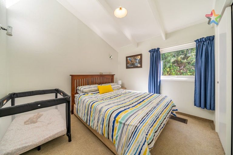 Photo of property in 2 Taka Grove, Normandale, Lower Hutt, 5010