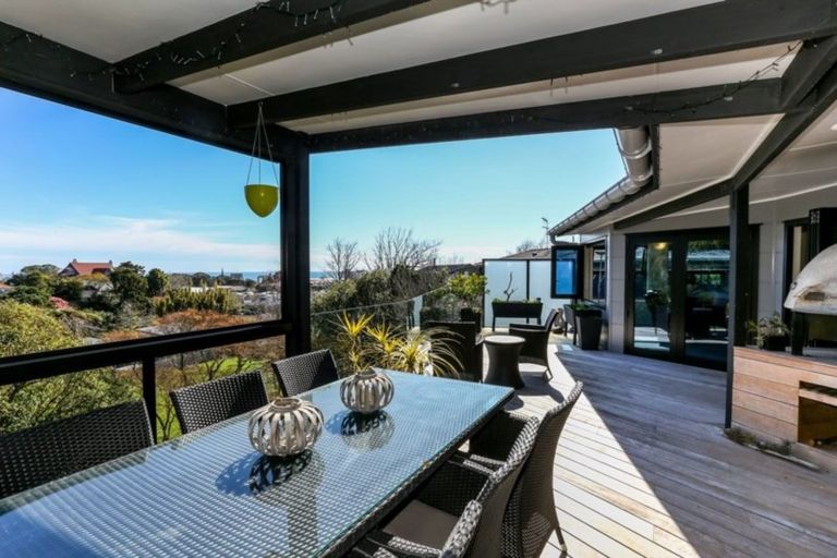 Photo of property in 16 Ridge Lane, New Plymouth, 4310