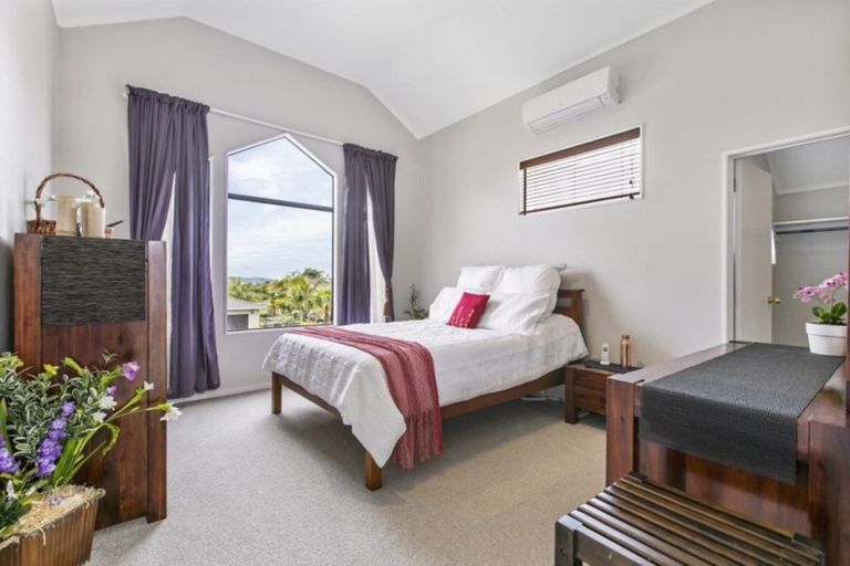 Photo of property in 63 Marina View Drive, West Harbour, Auckland, 0618