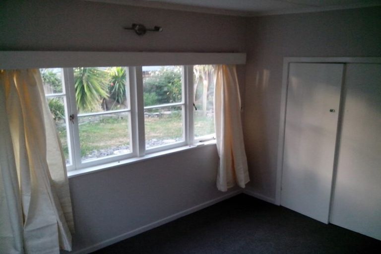 Photo of property in 76 Wade River Road, Stanmore Bay, Whangaparaoa, 0932