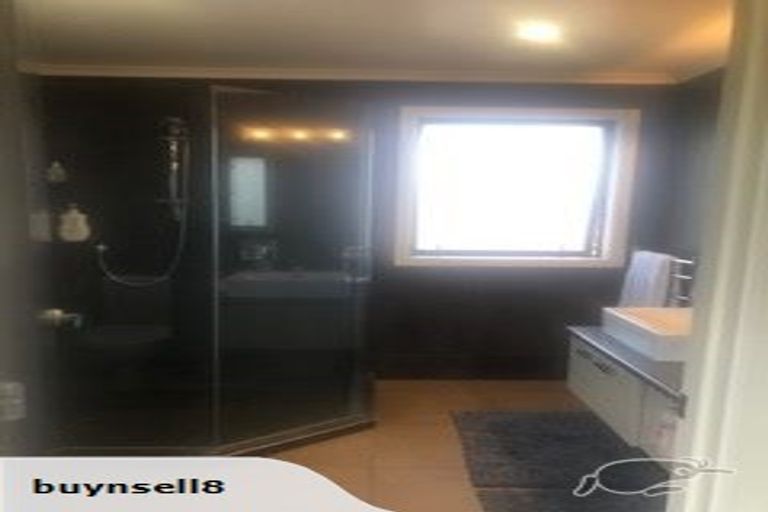 Photo of property in 111 Roberta Crescent, Orewa, 0931