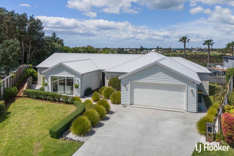 Photo of property in 22 Ralph Lane, Waihi Beach, 3611