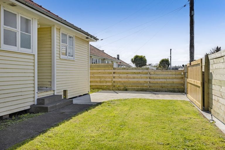 Photo of property in 31 Wilson Street, Waverley, 4510
