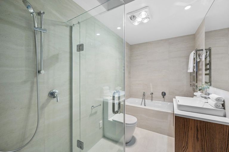 Photo of property in 4c Fowler Street, Northcote, Auckland, 0627