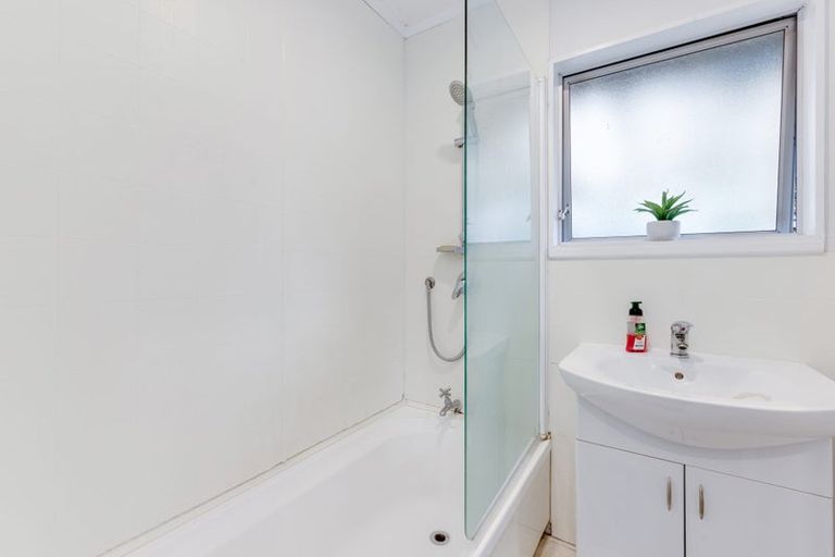 Photo of property in 23 Imperial Place, Henderson, Auckland, 0612