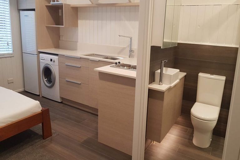 Photo of property in 12 Tranquil Glade, Hillcrest, Auckland, 0627