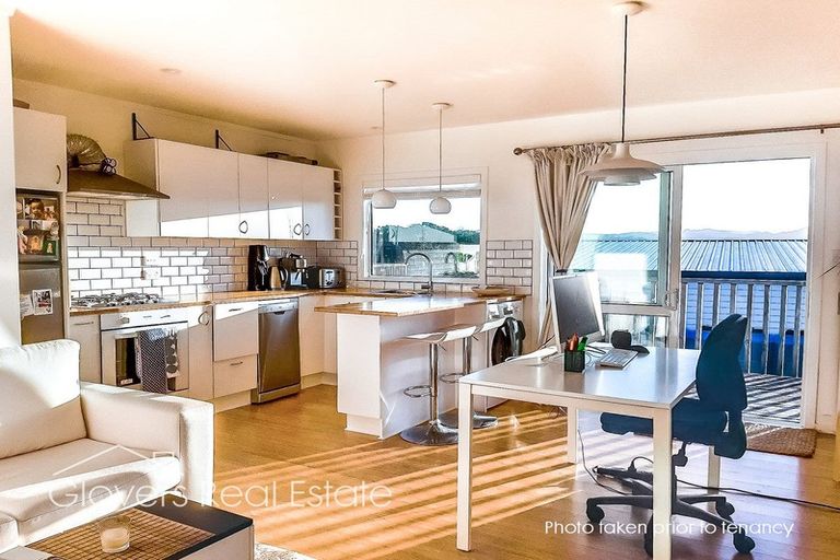 Photo of property in 3 Western Court, Sunnyvale, Auckland, 0612