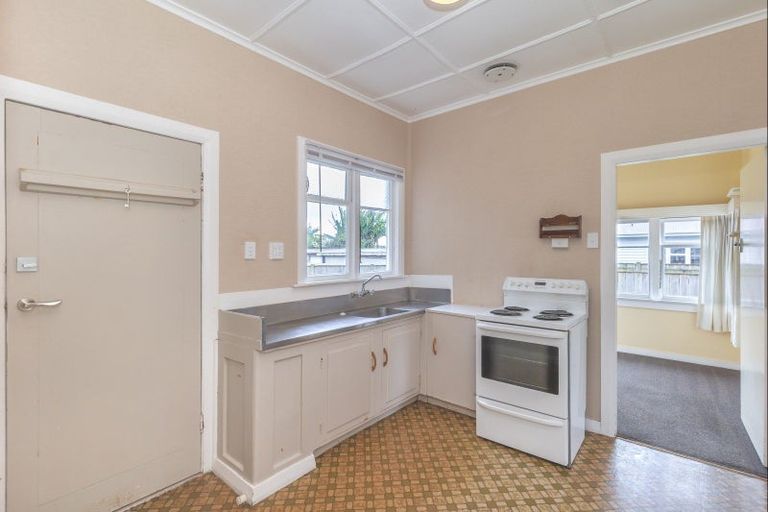 Photo of property in 13 Winchester Street, Levin, 5510