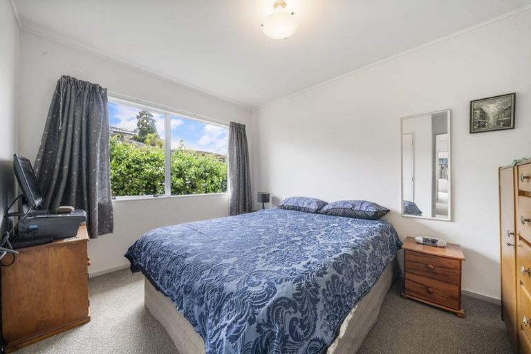 Photo of property in 2 Davern Lane, New Lynn, Auckland, 0600