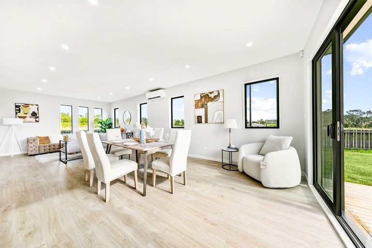 Photo of property in 63 Mcindoe Road, Kumeu, 0810