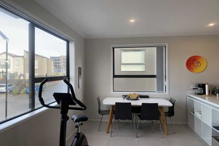 Photo of property in 5/4 Matimati Place, Hobsonville, Auckland, 0616