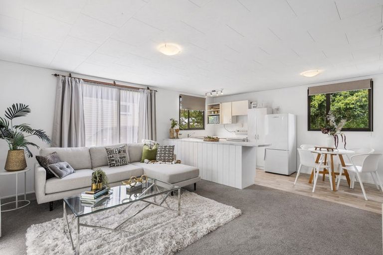 Photo of property in 39a Minaret Drive, Bucklands Beach, Auckland, 2014