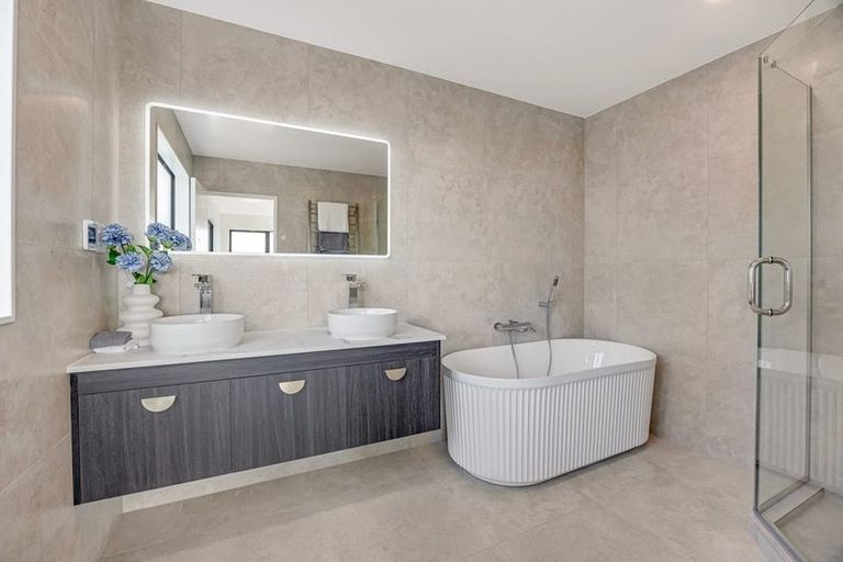 Photo of property in 9 Michael Richard Place, East Tamaki Heights, Auckland, 2016