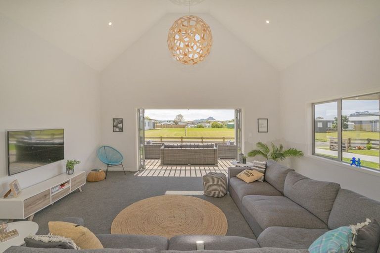 Photo of property in 11 Navigation Drive, Cooks Beach, Whitianga, 3591