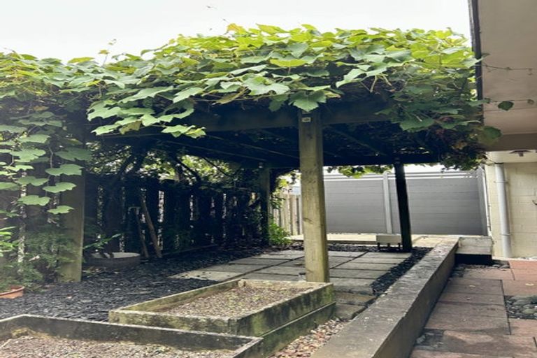 Photo of property in 2/36 Pakira Avenue, Glendene, Auckland, 0602