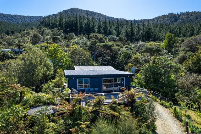 Photo of property in 7102 Kenepuru Road, Raetihi, Picton, 7282