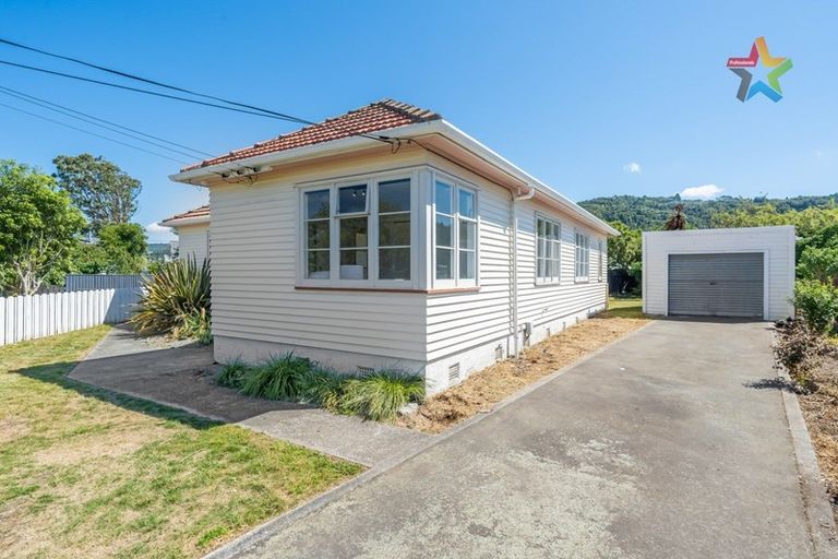 Photo of property in 4 Deans Grove, Taita, Lower Hutt, 5011