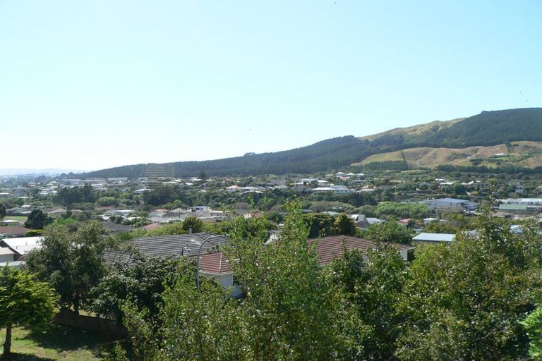 Photo of property in 3 Fyvie Avenue, Tawa, Wellington, 5028