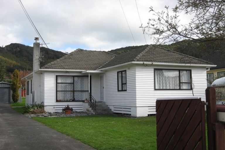 Photo of property in 75 Fraser Street, Wainuiomata, Lower Hutt, 5014