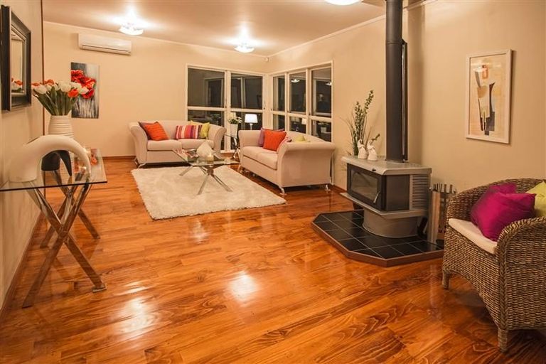 Photo of property in 115 Gossamer Drive, Pakuranga Heights, Auckland, 2010