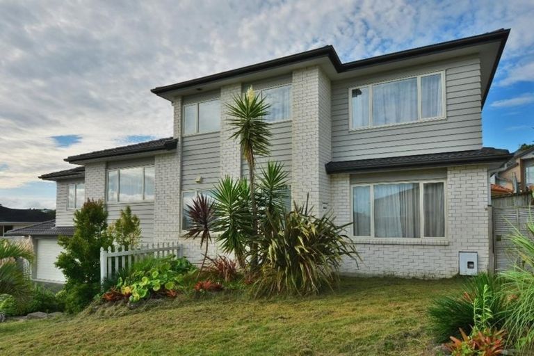 Photo of property in 16 Loughros Place, Pinehill, Auckland, 0632