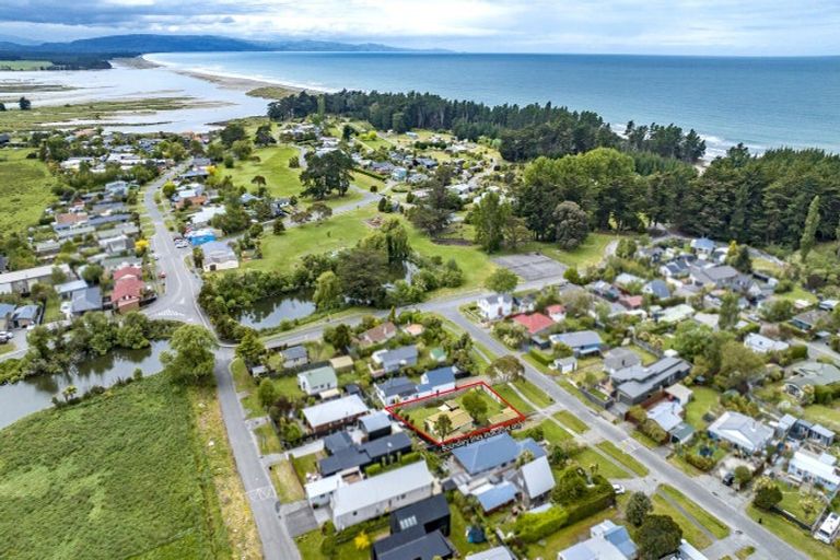 Photo of property in 29 Reserve Road, Waikuku Beach, 7473