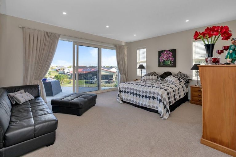 Photo of property in 28 Stace Hopper Drive, One Tree Point, 0118