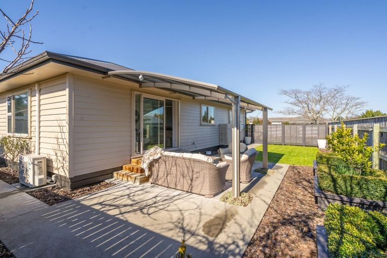 Photo of property in 2 Walnut Lane, Carterton, 5713