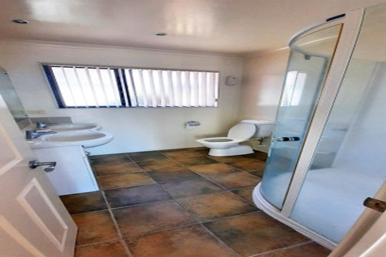 Photo of property in 131a Sturges Road, Henderson, Auckland, 0612