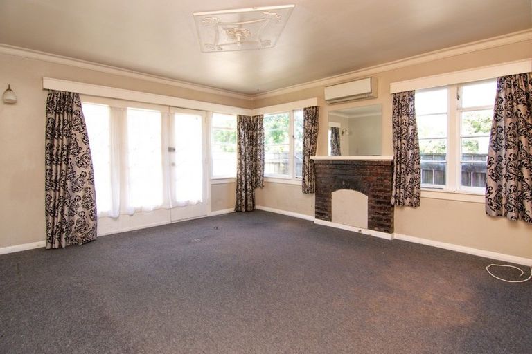 Photo of property in 10 Pahiatua Street, Hokowhitu, Palmerston North, 4410