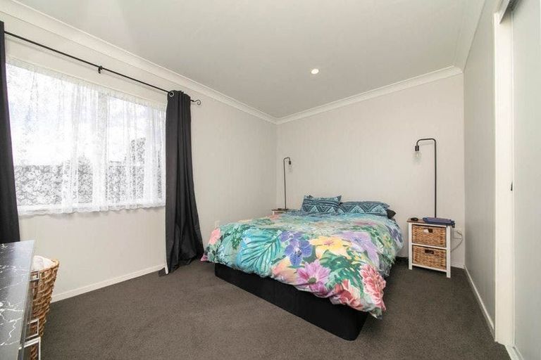 Photo of property in 6 Solea Road, Sunnyvale, Auckland, 0612