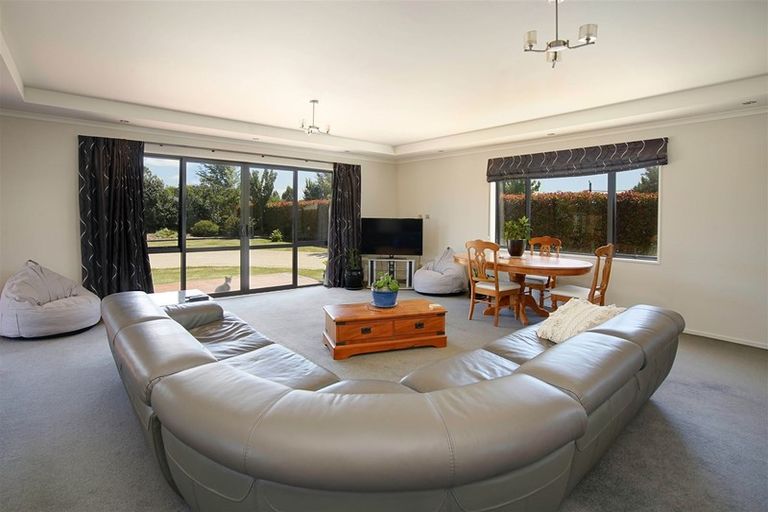 Photo of property in 6 Willowside Place, Amberley, 7410