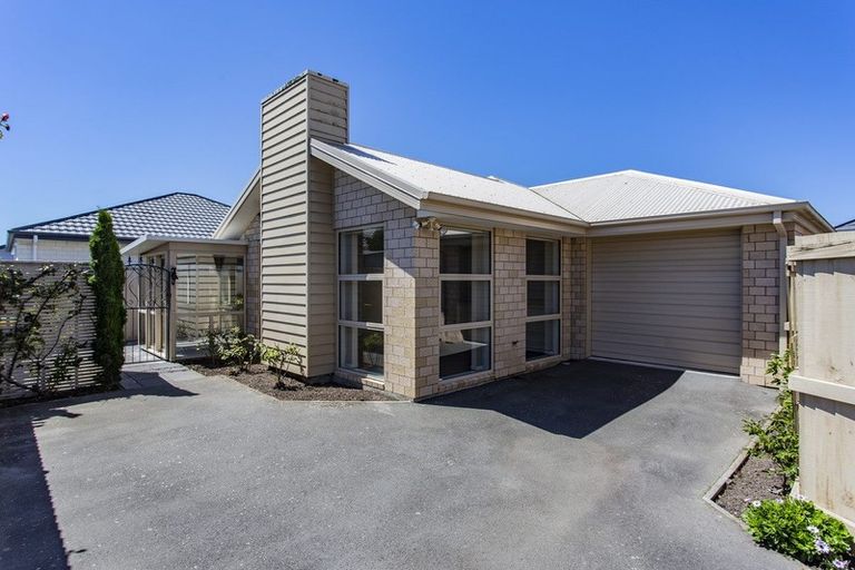 Photo of property in 3/44 Sawyers Arms Road, Northcote, Christchurch, 8052