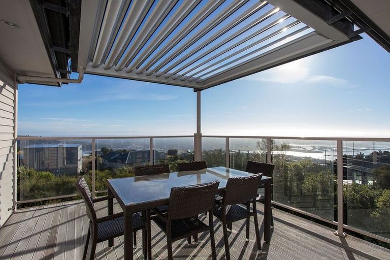 Photo of property in 5 Signal Hill Road, Mount Pleasant, Christchurch, 8081