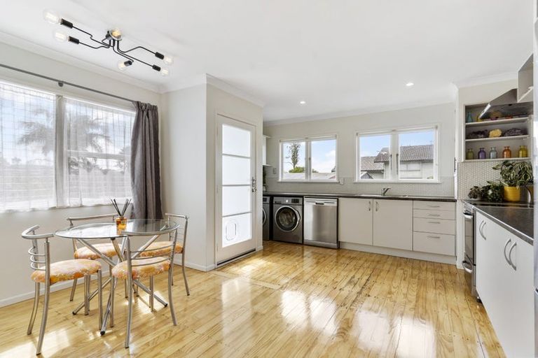 Photo of property in 71 Barrys Road, Glendene, Auckland, 0602