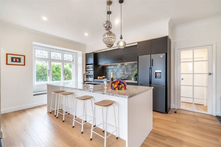 Photo of property in 6 Onehuka Road, Tirohanga, Lower Hutt, 5010