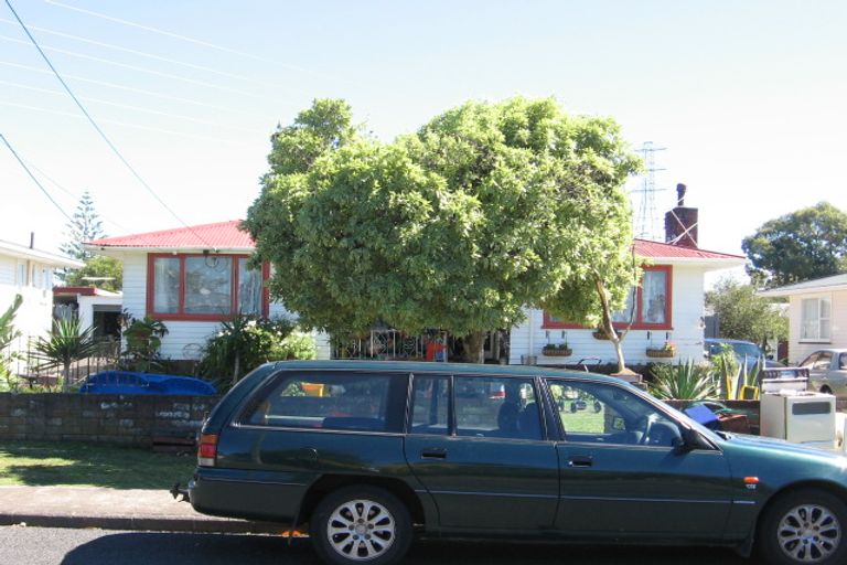 Photo of property in 71 Cobham Crescent, Kelston, Auckland, 0602