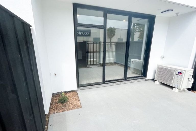 Photo of property in 6/18 New Brighton Road, Shirley, Christchurch, 8061