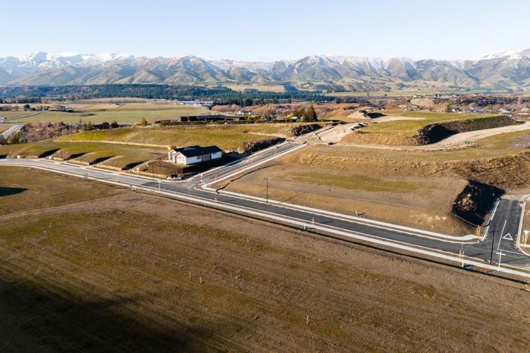 Photo of property in 10 Lake Mckay Drive, Luggate, 9382