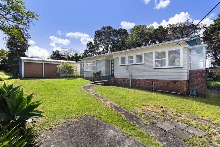 Photo of property in 104 Chivalry Road, Glenfield, Auckland, 0629